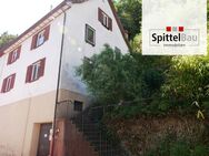 Zweifamilienhaus-Doppelhaushälfte mit viel Potential in zentraler Lage von Schiltach zu verkaufen! - Schiltach