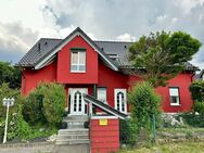Elegantes Einfamilienhaus mit Einliegerwohnung, Garagen & Carport inmitten der Natur - Schmitten