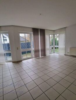 Schicke renovierte Wohnung mit Terrasse in bevorzugter Wohnlage von Detmold-Hiddesen - Detmold