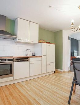 Doppelte Wohnqualität: vereinte Haushälften mit Garten und Kamin. Frei - Kiel