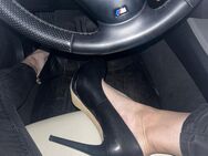 Oft getragene und abgeleckte High Heels zu verkaufen. - Frankfurt (Main)