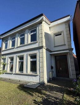 Zweifamilienhaus mit großem Grundstück in Uetersen - Uetersen