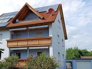Großzügige Maisonette-Wohnung, EBK, 2 Bädern, 2 Balkone, Kachelofen, Garage und große Galerie - Roth (Bayern)