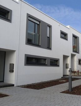 Modernes Reihenhaus in zentraler Lage von Bad Pyrmont - Gepflegt und hochwertig ausgestattet, provisionsfreier Erwerb - Bad Pyrmont