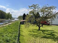 Wassergrundstück, Haus und viele Möglichkeiten - Grambin