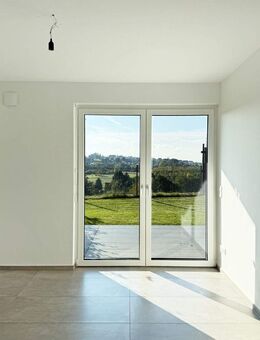 Moderne 2 Zimmer-Wohnung mit großzügiger Süd-/Westterrasse, Garten, Fahrstuhl und Garage in Bad Oeynhausen-Oberbecksen - Bad Oeynhausen