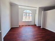 Zwei Zimmer Altbauwohnung mit Balkon - Frankfurt (Main)