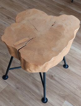 Beistelltisch aus Holzblock und Stahlgestell - München Neuhausen-Nymphenburg