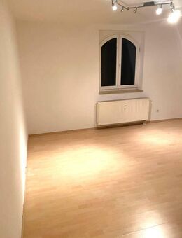 3-Raum Dachgeschoss-Wohnung mit Balkon, EBK (gegen Ablöse) in Sonneberg - Sonneberg