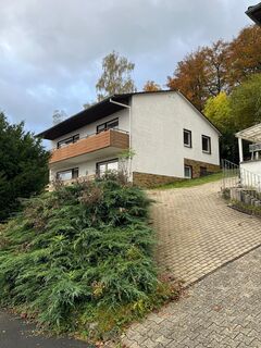 Gepflegtes Zweifamilienhaus in idyllischer Lage!