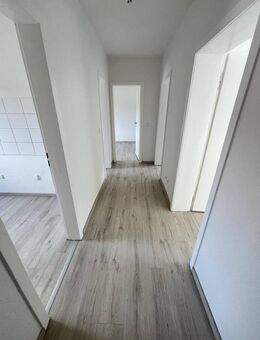 Bald mit Laminat und tapeziert - 3-Zimmer-Wohnung in Castrop-Rauxel Merklinde - Castrop-Rauxel
