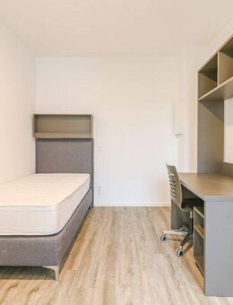 Stilvoll wohnen: Lichtdurchflutete und vollmöblierte Etagenwohnung mit moderner Einbauküche - Düsseldorf