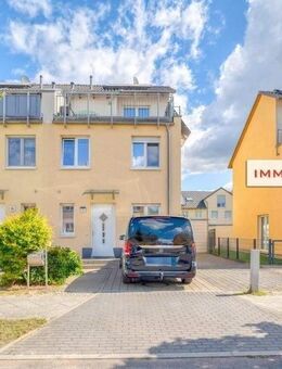 IMMOBERLIN.DE - Adrettes Reihenendhaus mit Südterrasse, Sonnengarten & Garage in familienfreundlicher Lage - Berlin