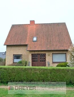 Einfamilienhaus mit Ausbaupotenzial und Baugrundstück in Sackgassenlage - Reinfeld (Holstein)