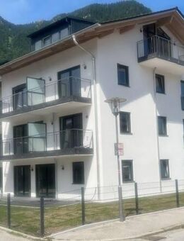Für Kapitalanleger! Top Mieter ! Neubauprojekt: Moderne 2-Zimmer-Wohnung mit Balkon, incl. Tiefgarage. Provisionsfrei direkt vom Bauherren! - Bad Reichenhall