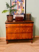 Kommode, antik, frühes Biedermeier, 1825, klare Linienführung, Kirschbaum ,Augenweide in 74831