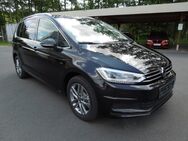 VW Touran, 1.5 TSI PEOPLE, Jahr 2022 - Föritz