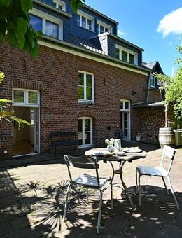 Denk-mal-Schatz :) Historisches Stadthaus mit separatem Gästehaus am Kettwiger Mühlengraben - Essen