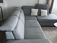 Couch/ Ecksofa/ Wohnlandschaft in grau - Mörfelden-Walldorf