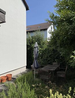 Wunderschöne 105m2 & elegante 4 Zim. Wohnung mit Küche, Garten, Garage und Stellplatz - Olching