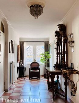 TR.-Eurenerstr. 55a - Altbau Wohnung mit Charme! ETW (110m²) 3 ZKB, Balkon, HWR und 2 Stellplätzen - Trier
