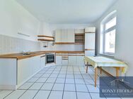 Attraktive 2,5-Zimmer-Wohnung mit Einbauküche und Garage in Thum - Thum