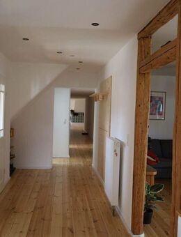 Großes Anwesen mit Bauernhaus, Scheunen und viel Grundstück - Issigau