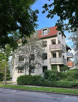 Helle, optimal geschnittene Etagenwohnung mit zwei Balkonen und TG-Platz - Bobingen