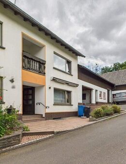 Charmantes Einfamilienhaus mit großem Grundstück und vielseitigen Nutzungsmöglichkeiten in Hütterscheid. - Hütterscheid