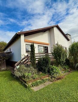 Seltene Gelegenheit in Osterhofen: Charmanter Bungalow mit Gartenidylle in ruhiger Siedlungslage - Osterhofen