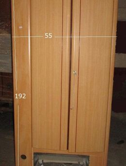 Fendt Schrank Hochschrank mit Heizungsausschnitt gebraucht B80 x H192 x T55 - Schotten Zentrum