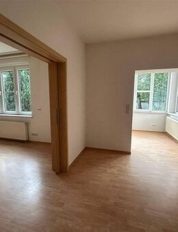 Großzügige und Sonnige 4 Zimmer -Wohnung mit Wintergarten und Garage *barrierefrei nutzbar* - Dessau-Roßlau