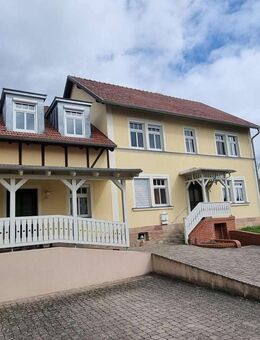 Wohnhaus in Top-Zustand auf ca. 1.200 m² Grund, Nähe Coburg! - Rödental