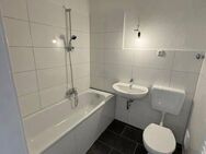**2 Kaltmieten sparen** Geräumige, zentrale Familienwohnung im Dachgeschoss - Krefeld