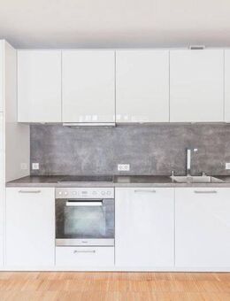 Wohnkomfort auf höchstem Niveau: Stilvolle Wohnung mit 2 Balkonen, Designbädern & TG-Stellplatz - Stuttgart