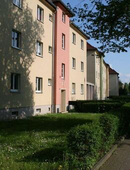 Wohnen im Stadtzentrum! 2-Raum-Wohnung mit Einbauküche sucht Nachmieter! - Gera
