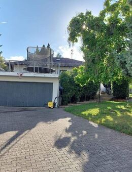 Großzügiger Bungalow mit Einliegerwohnung (1-2 Familienhaus) mit Wintergarten, Balkon, Garten, Do-Garage und Stellplätzen in Freisen OT - Freisen
