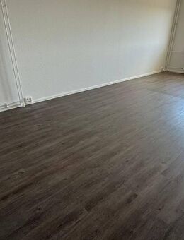 8.OG mit Aufzug - Tageslichtküche - Südbalkon - gut geschnittene Räume - ! - Chemnitz