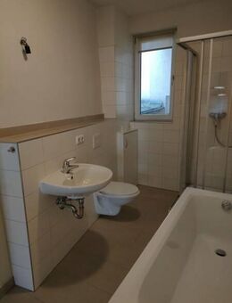 Wohnung für 3! EXKLUSIV IN DER INNENSTADT MIT EINBAUKÜCHE WOHNEN Ab 01.10.2025 frei - Naumburg (Saale)