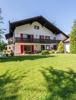 Ortsrandlage mit herrlichem Berg-/ Weitblick! Wertiges Landhaus mit ca. 1.900 m² Grund! - Wildsteig