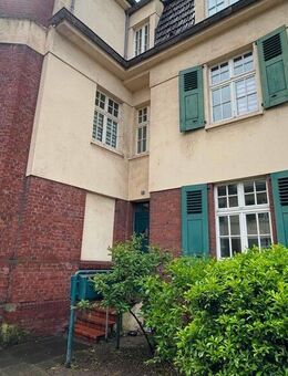 Ab sofort frei ! Große 5,5- Raum- Maisonette Wohnung im 1.OG mit Balkon ! ** PROVISIONSFREI ! ** - Duisburg