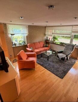 Erdgeschosswohnung mit Westloggia und Garage in zentraler Lage - Schwaig (Nürnberg)