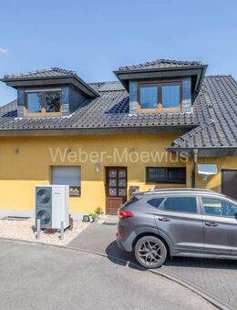 3 Wohneinheiten - vermietet / 2024 neue Luft-Wärmepumpe / 2 Garagen + Doppelcarport + 2 Stellplätze - Overath