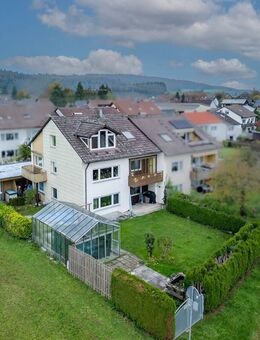 VERKAUFT! Charmantes 3-Familienhaus mit schönem Garten in idyllischer und ruhiger Naturlage - Allensbach