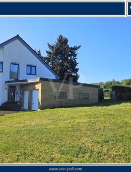 Rarität am Ortsrand: Traumhafte Aussicht, Feld- und Waldrandlage, großer Garten, Doppelgarage - Weilrod