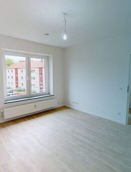 Vollständig saniert: Helle 2-Zimmer-Wohnung mit durchdachtem Grundriss - Neumünster