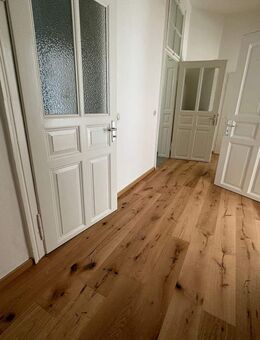 Alles NEU im 2. OG - zzgl. EBK *** - Parkett - Bad mit großer Dusche + Wanne ! - Chemnitz