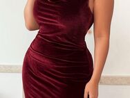 Enges Damen Samt Kleid mit Trägern / Größe 1XL und 3XL / NEU - Marl (Nordrhein-Westfalen)
