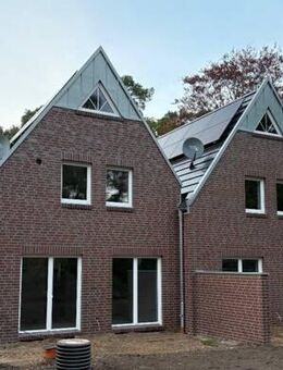 Hude-Ort: Klimafreundliche, familiengrechte Neubau-Doppelhaushälfte als Effizienzhaus 40! *KÄUFERPROVISIONSFREI* - Hude (Oldb)