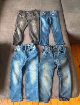 4 Jungen Jeans Hosen Größe 104 - Wadgassen